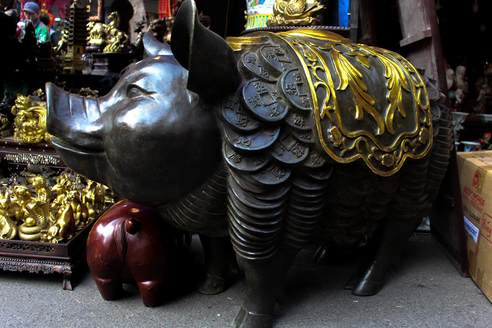 Chú lợn trăm triệu đồng bày bán tại phiên chợ cuối năm